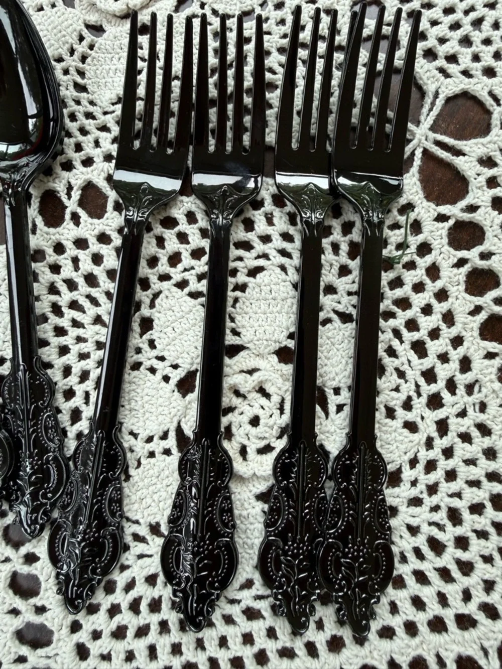 Set of 6 New never used Baroque Disposal Cutlery Knives Forks Spoons Pre-rolled